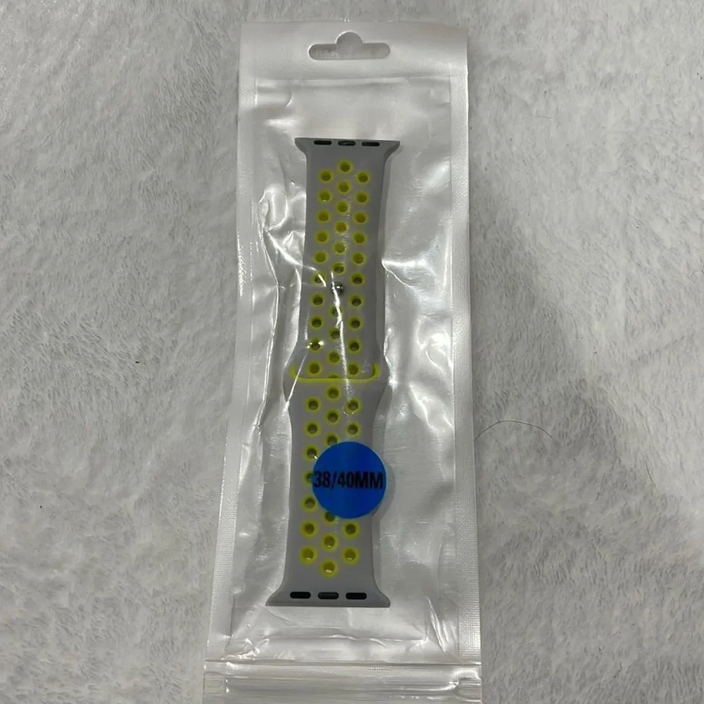 NWOT Apple Watch sports band (38/40)